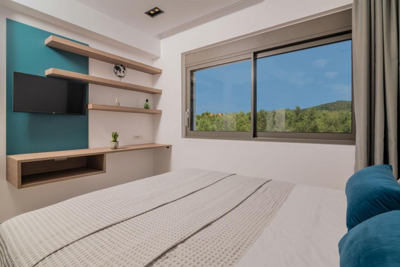 Antonia Villa - Luxurious Serenity With Private Pool, By Zantewize Kalipadhon Exterior photo
